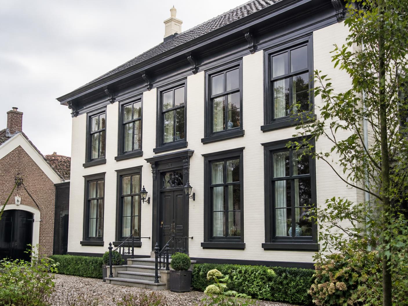 Historisch karakter, buitenschilderwerk · houtrot